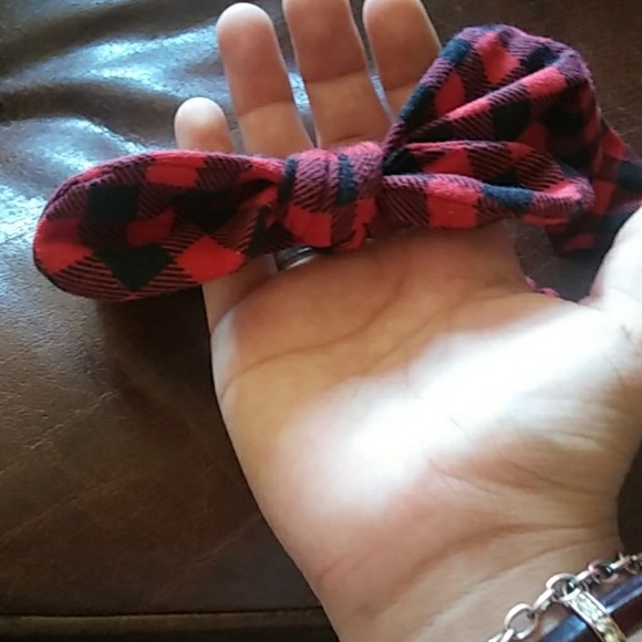 Im selling a headband just bought no tag worn once - Picture 3 of 3